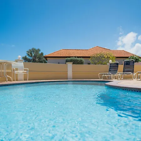 Luxury 2Br Retreat With Pool Near Beaches And Dining